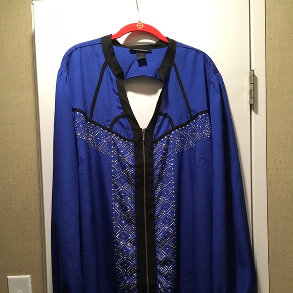 Top - Picture 2 of 4